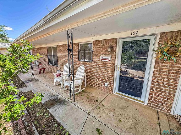 3rd image of 107 E Jefferson Pl