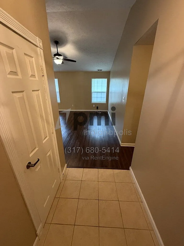 3 bed, 2.0 bath, 1216 sqft, $2,230 — Photo 4