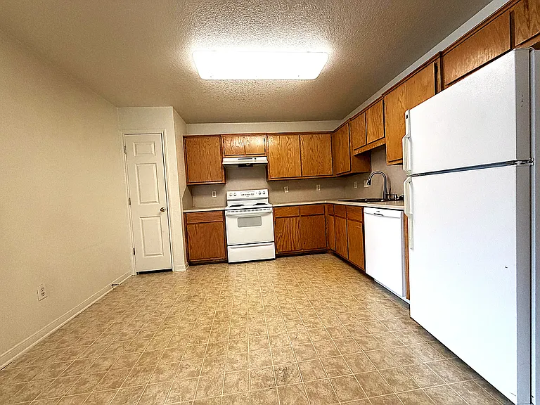 3305 Alicante Ct #B — Photo 7