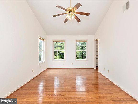 3rd image of 318 Copper Oaks Dr