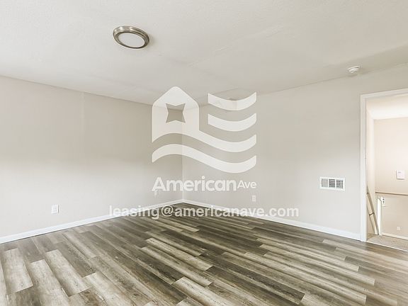 1287417_003_living_room_13719244.jpg