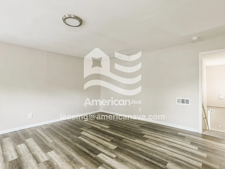 1287417_003_living_room_13719244.jpg