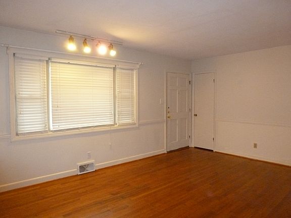living room w/ wood floors