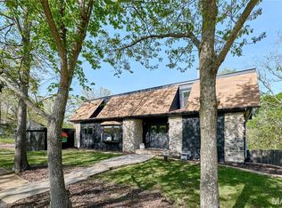 2111 Davis Dr, High Ridge, MO 63049