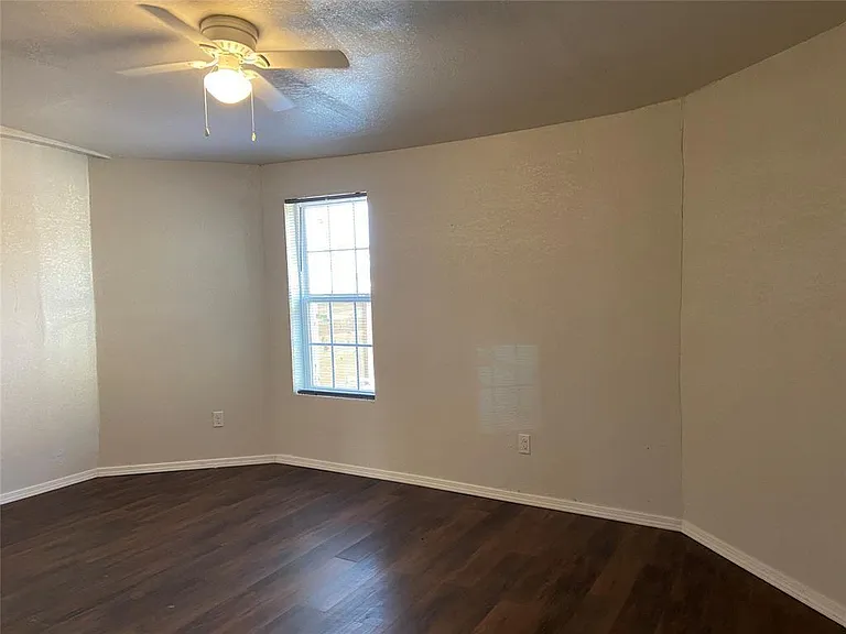 12115 Segrest Dr — Photo 11