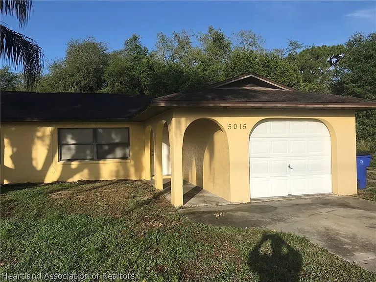 5015 Manatee Dr — Photo 1