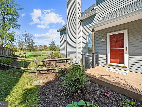 4th image of 5 Harrington Ct