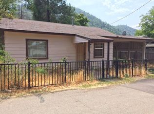 465 Riverside Ave, Gold Hill, OR 97525