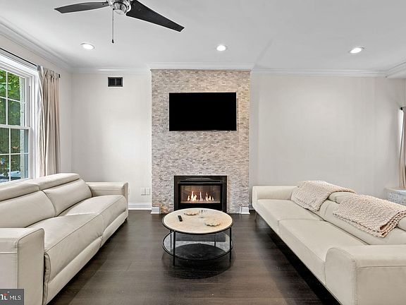 3rd image of 842 N 28th St