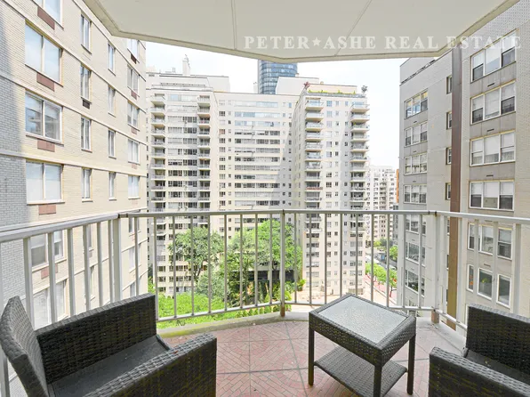 220 East 65th Street image 13 of 23