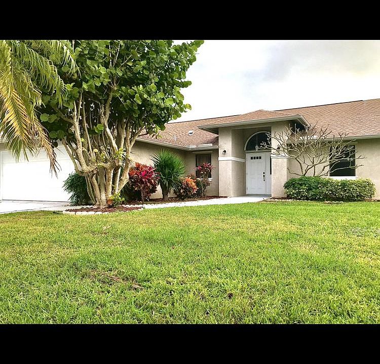 1st image of 2391 SE Floresta Dr