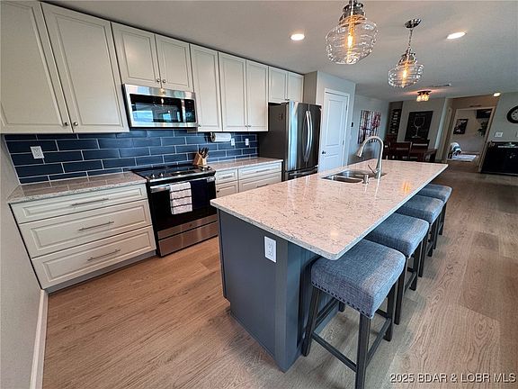 5th image of 199 Country Oak Dr