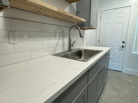 4th image of 1943 W 39th St #1947