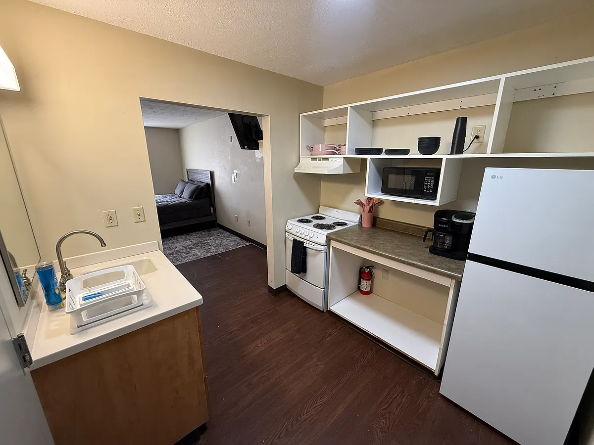 Building Photo - 4350 Lakeshore Dr #1