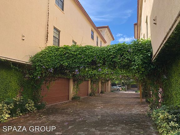 3rd image of 2819 Coconut Ave