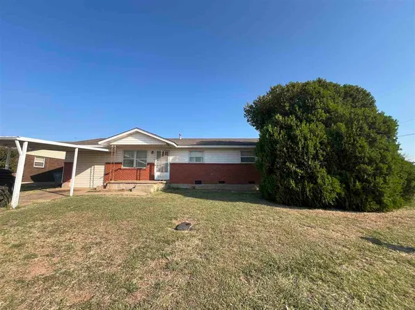 4230 SE Elmhurst Ln, Lawton, OK 73501