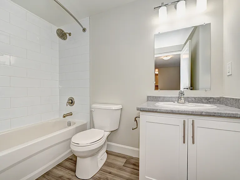 294 Talbot St — Photo 12