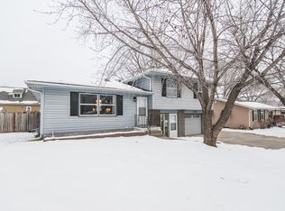 104 Fairview Dr, Glenwood, IA 51534