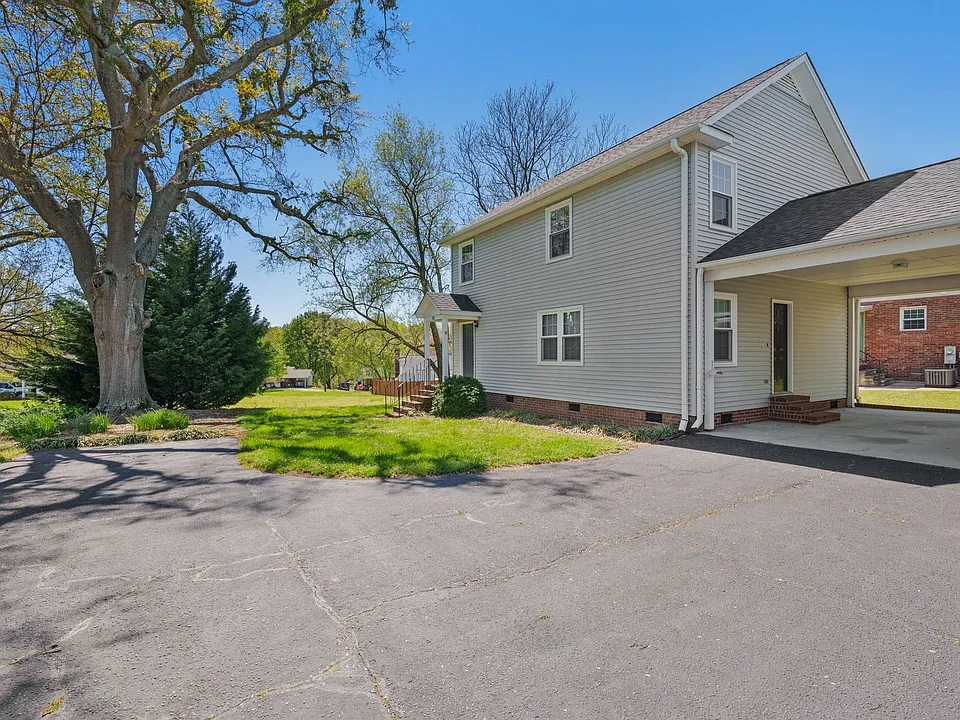 203B Lancaster Ave