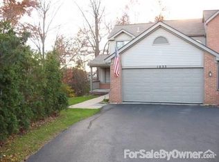 1033 Elmwood Dr, Brighton, MI