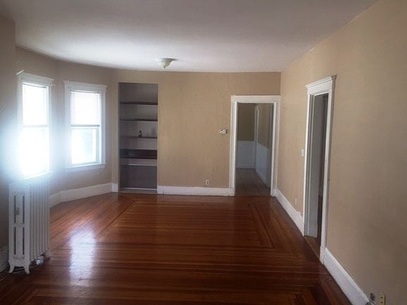 2nd image of 140 Fellsway W #3