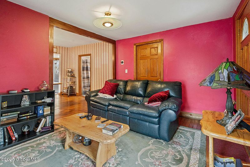 4th image of 53 Fliegel Avenue