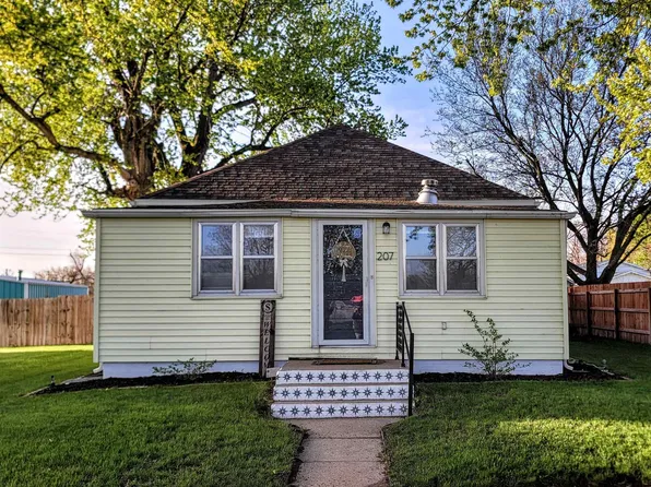 207 W Cedar St, Pleasanton, NE 68866