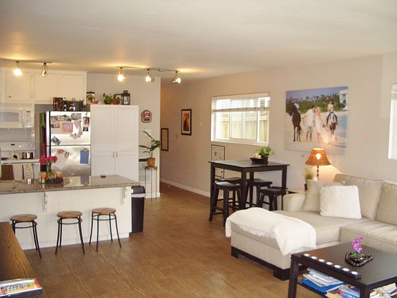 2nd image of 247 17th St APT A
