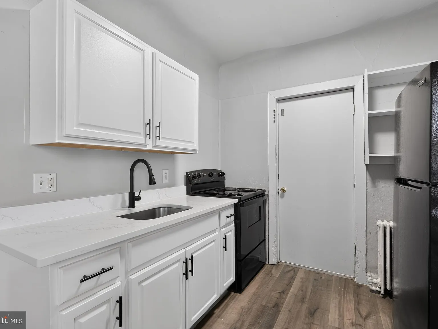2 bed, 1.0 bath, 1826 sqft, $1,895 — Photo 2