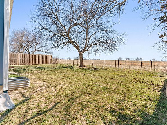 3rd image of 260 W Erin Circle