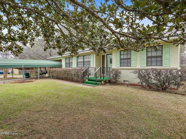 3202 King Dr, Pearl, MS 39208