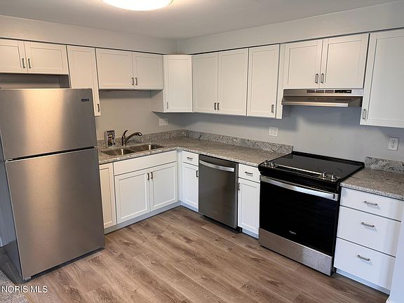 5th image of 210 Lakeview Dr