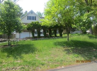 17 Lindbergh Ln, New City, NY