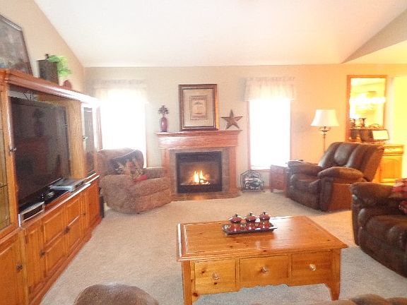 3rd image of 901 26th Avenue Ct
