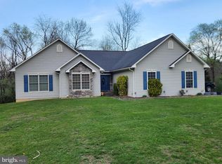 81 Cannon Dr, Berkeley Springs, WV 25411