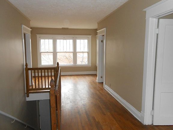 4th image of 711 Main St APT 2