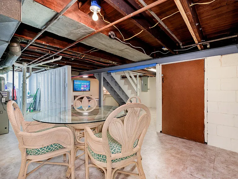 1304 Dammert Ave — Photo 21