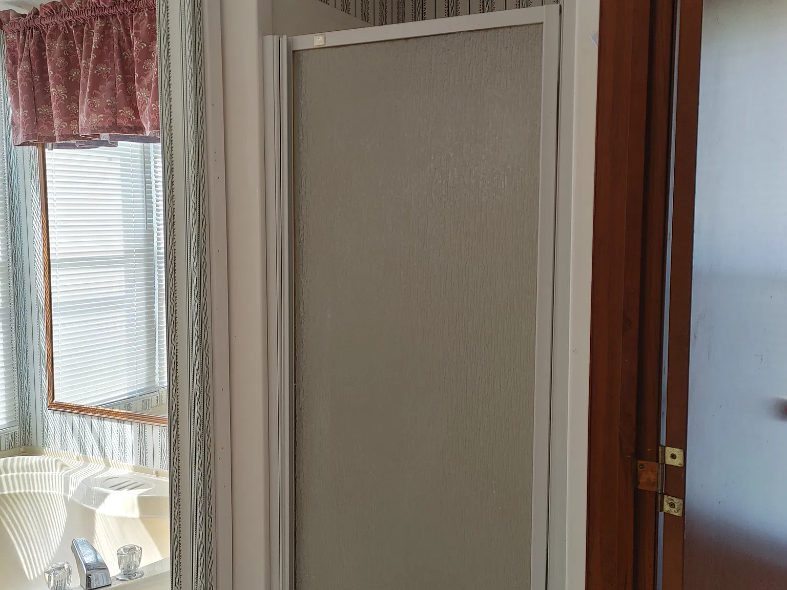 3 bed, 1200 sqft, $1,390 — Photo 4