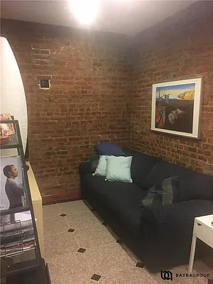 Rented by Batra Group Inc | media 27