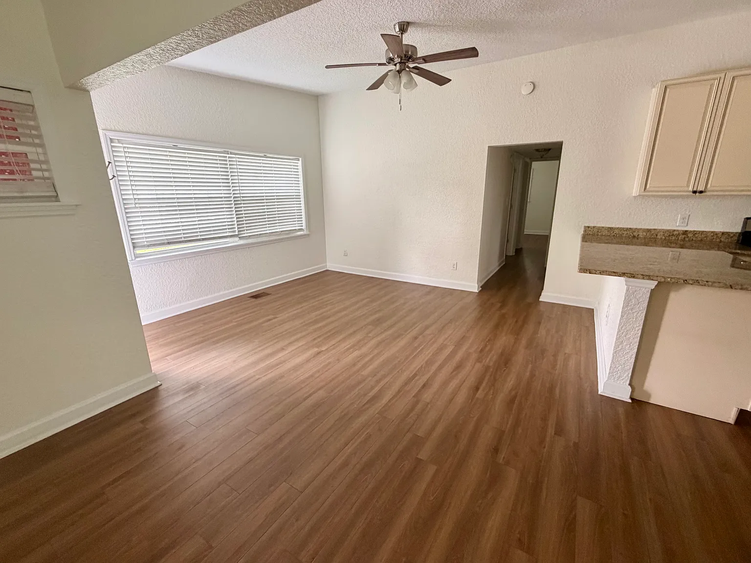 3 bed, 1054 sqft, $1,895 — Photo 4