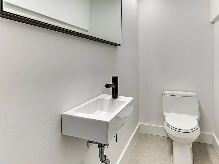 3 Jonathan Dr — Photo 12