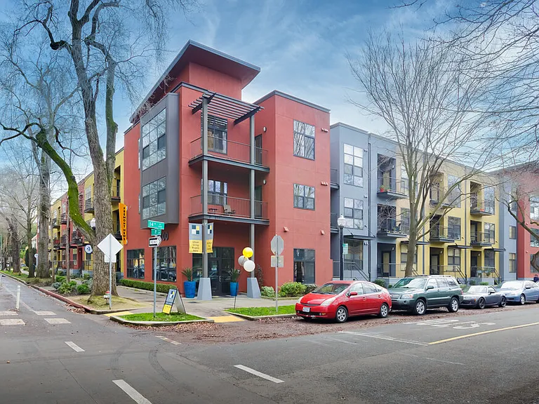 Fremont Mews — Photo 16