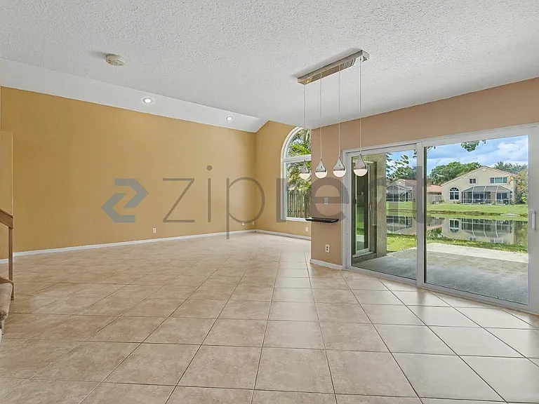 10271 NW 10th Ct — Photo 7