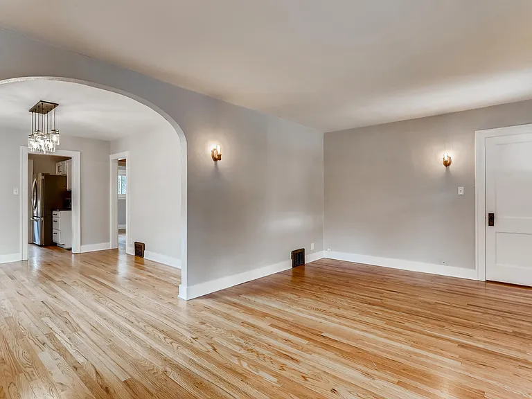 945 N Harrison St — Photo 5