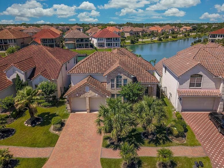 1st image of 18955 Villa Bergamo Ln