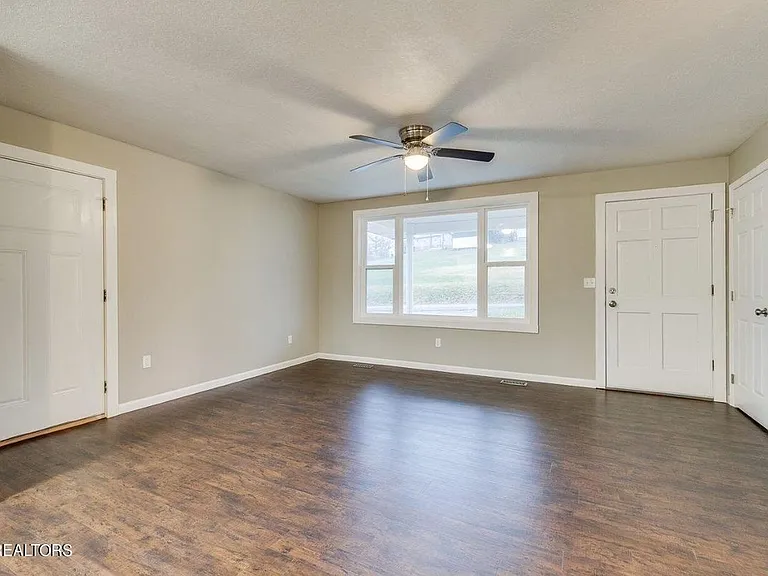 1724 Boone Cir — Photo 5