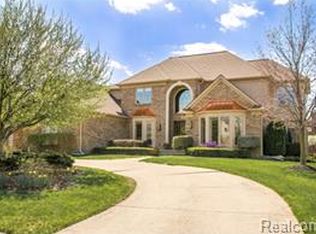 1287 Pebble Pointe Dr, Rochester, MI 48307