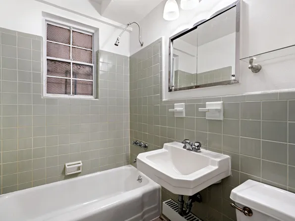 347 East 53rd Street image 6 of 15