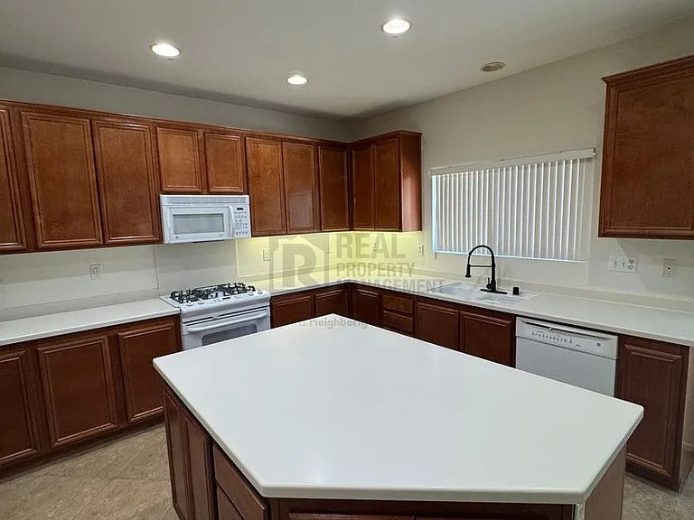 756 Conlon Dr — Photo 16