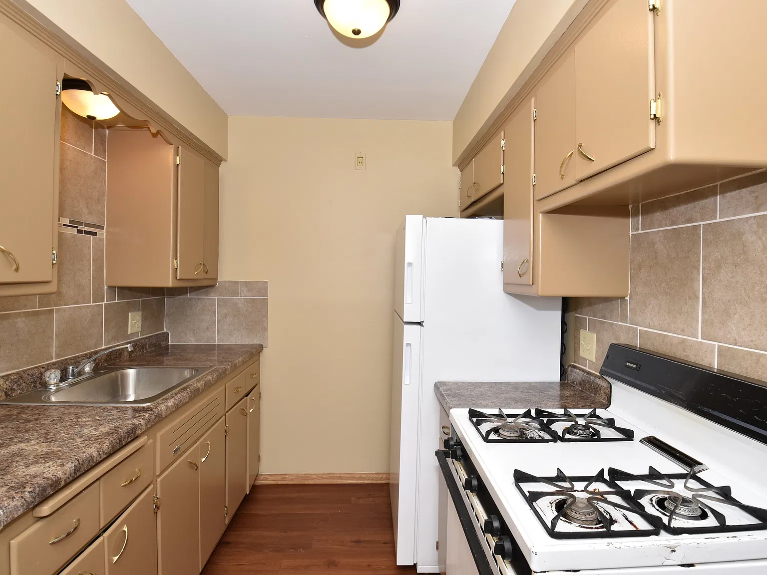 2 bed, 650 sqft, $995 — Photo 4